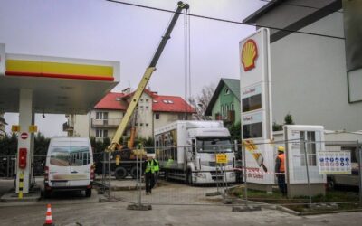 Rozładunek kontenera handlowego