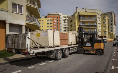 Katowice – rozładunek i transport skrzyń.