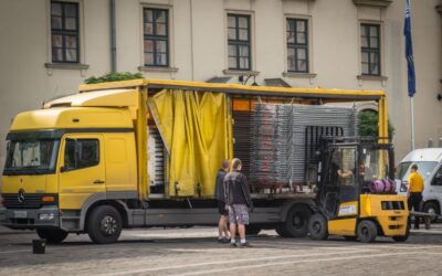 Kraków, Wianki 2015 – wózek widłowy, rozładunek elementów sceny