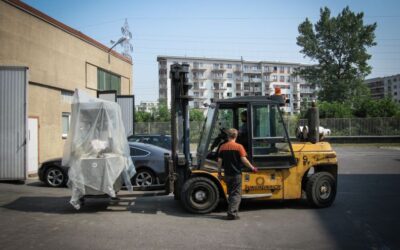 Transport obrabiarek ciężkim wózkiem widłowym, Kraków i okolice.