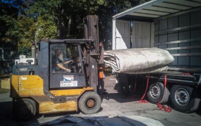 Transport i ustawianie wózkami widłowymi wyposażenia obiektów sportowych