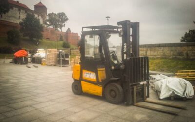 Światowe Dni Młodzieży Kraków 2016, rozładunek elementów sceny.