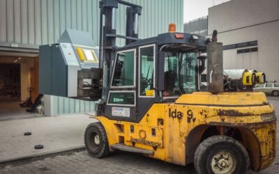 Transport wózkiem widłowym o udźwigu 9 ton