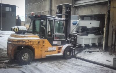 Transport wielkogabarytowy ciężkim wózkiem widłowym