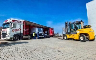 Transport ciężkich maszyn i urządzeń wózkiem widłowym