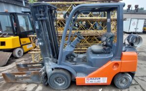 Wózek widłowy Toyota 8FG25 z chwytakiem