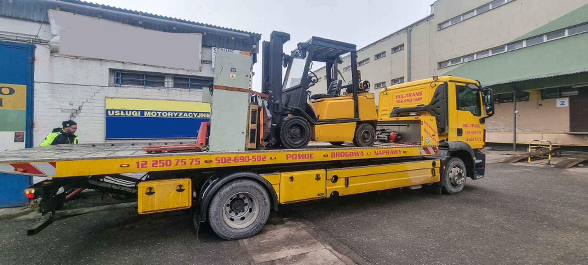rozladunek zaladunek maszyn urzadzen ciezkich wozkiem widlowym relokacja relokacje maszyn krakow mazur wozki widlowe -4