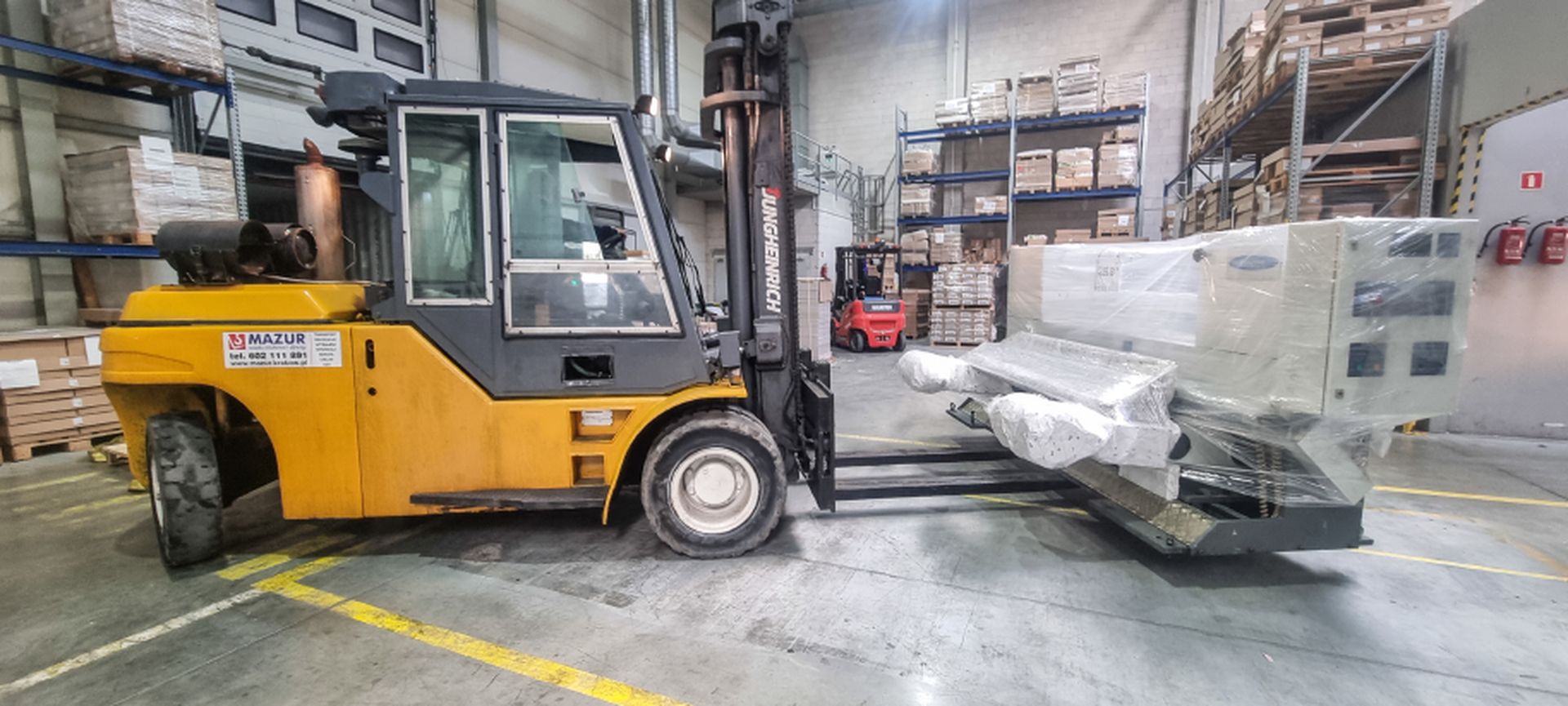 wozki widlowe krakow mazur zaladunek rozladunek wozkiem widlowym ciezkich maszyn urzadzen relokacje relokacja maszyn transport przenoszenie fabryk -4