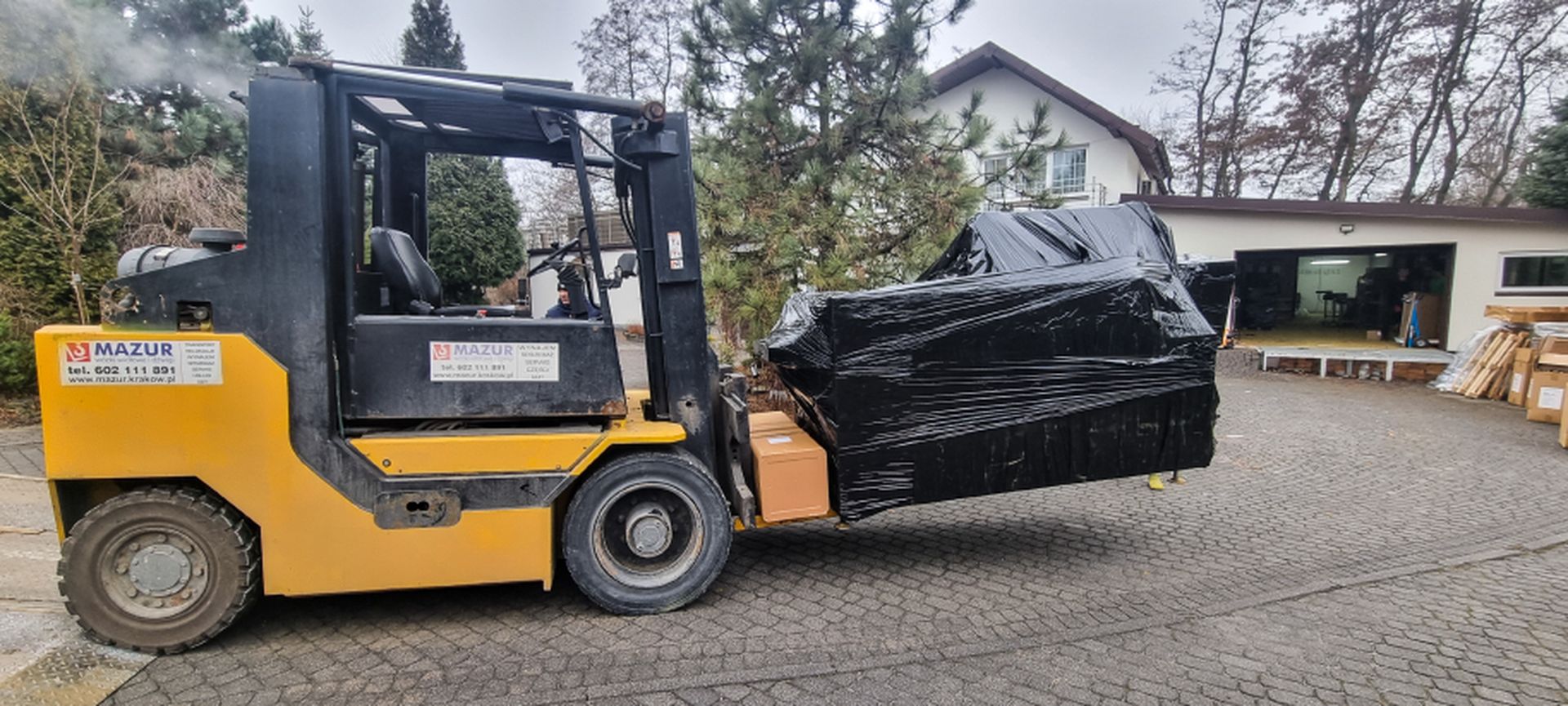 wozki widlowe krakow mazur zaladunek rozladunek wozkiem widlowym ciezkich maszyn urzadzen relokacje relokacja maszyn transport przenoszenie fabryk -1